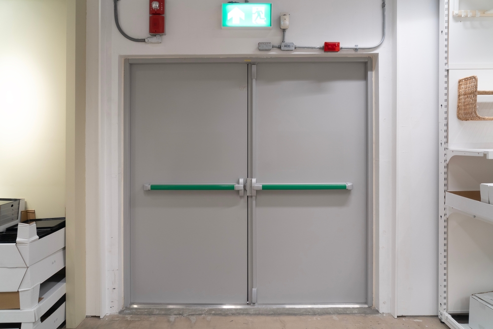 Double,Emergency,Exit,Doors,With,Panic,Bars,And,An,Illuminated